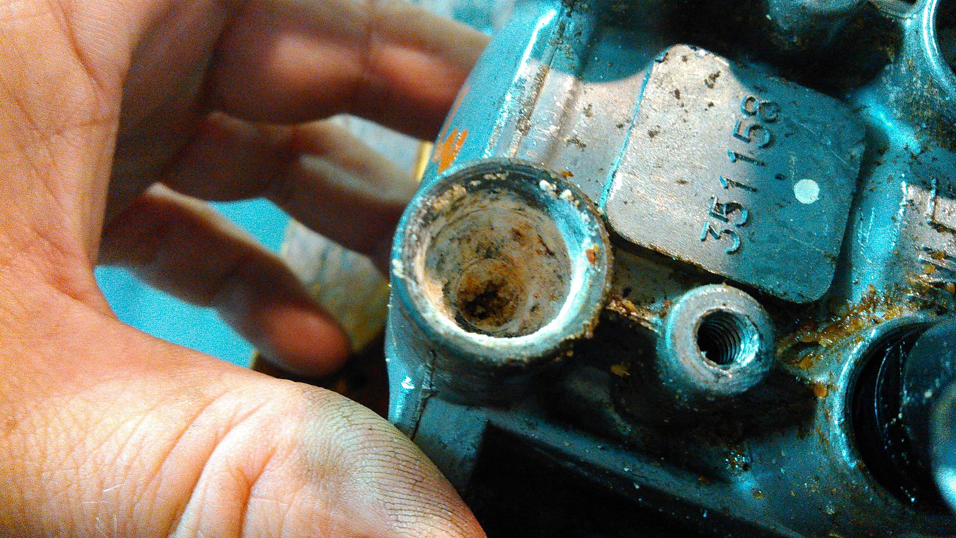 Dirty Etec injector cleaning